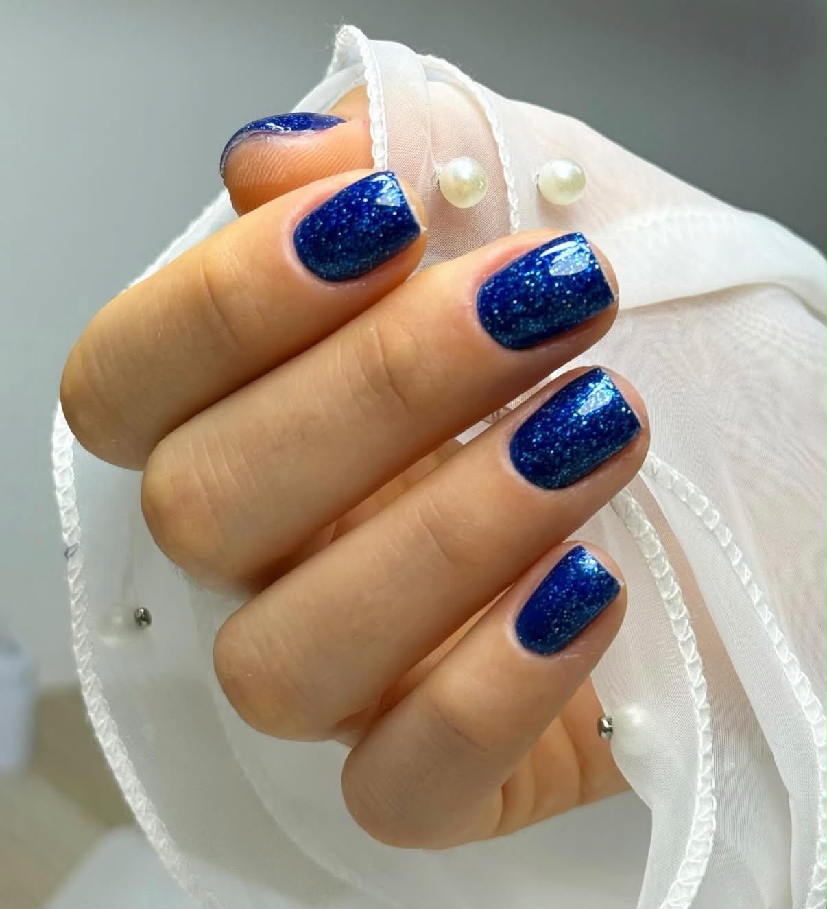 Trabalho da Sheron com unhas vermelhas de acabamento glossy